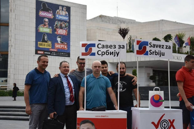 ОКУПИРАЛИ НОВИ САД: Погледајте колико је присталица опозиције било на протесту (ФОТО)